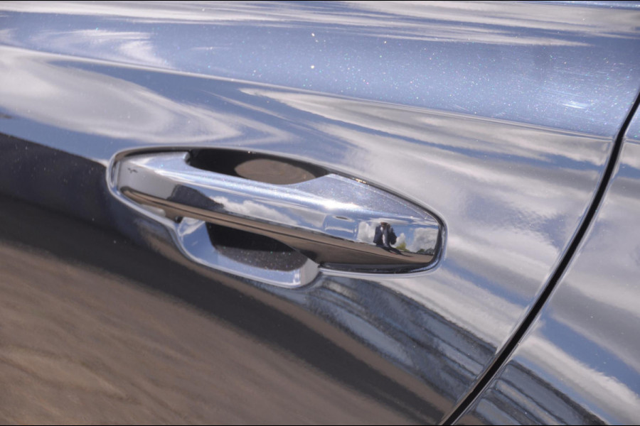 Volvo V60 T6 350PK Automaat AWD Plus Dark / Adaptive cruise control / Elektrische stoelen / Harman Kardon audio / Trekhaak / Pilot assist / BLIS / Stoel en stuur verwarming / Elektrische achterklep / Parkeersensoren met 360 camera / Google infotainment