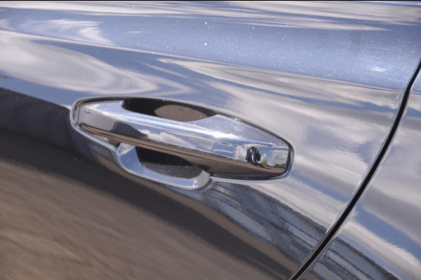 Volvo V60 T6 350PK Automaat AWD Plus Dark / Adaptive cruise control / Elektrische stoelen / Harman Kardon audio / Trekhaak / Pilot assist / BLIS / Stoel en stuur verwarming / Elektrische achterklep / Parkeersensoren met 360 camera / Google infotainment