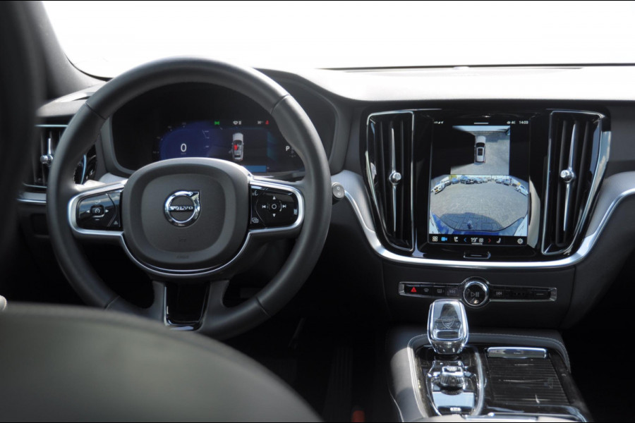 Volvo V60 T6 350PK Automaat AWD Plus Dark / Adaptive cruise control / Elektrische stoelen / Harman Kardon audio / Trekhaak / Pilot assist / BLIS / Stoel en stuur verwarming / Elektrische achterklep / Parkeersensoren met 360 camera / Google infotainment