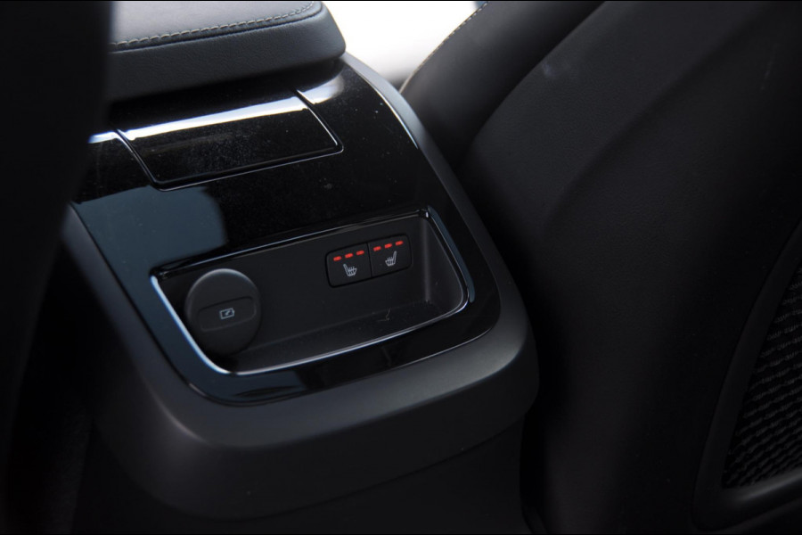 Volvo V60 T6 350PK Automaat AWD Plus Dark / Adaptive cruise control / Elektrische stoelen / Harman Kardon audio / Trekhaak / Pilot assist / BLIS / Stoel en stuur verwarming / Elektrische achterklep / Parkeersensoren met 360 camera / Google infotainment