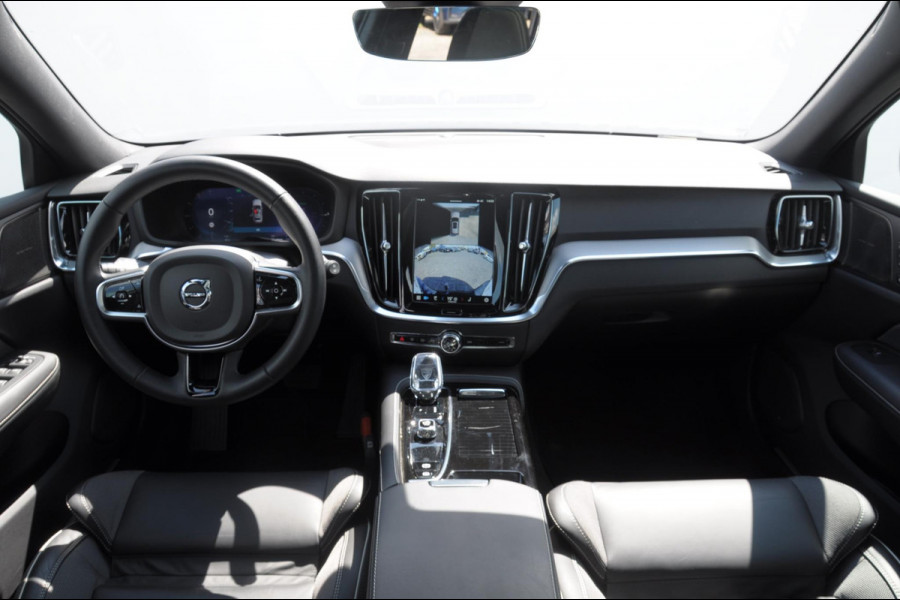 Volvo V60 T6 350PK Automaat AWD Plus Dark / Adaptive cruise control / Elektrische stoelen / Harman Kardon audio / Trekhaak / Pilot assist / BLIS / Stoel en stuur verwarming / Elektrische achterklep / Parkeersensoren met 360 camera / Google infotainment