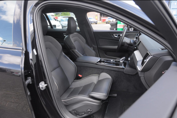 Volvo V60 T6 350PK Automaat AWD Plus Dark / Adaptive cruise control / Elektrische stoelen / Harman Kardon audio / Trekhaak / Pilot assist / BLIS / Stoel en stuur verwarming / Elektrische achterklep / Parkeersensoren met 360 camera / Google infotainment