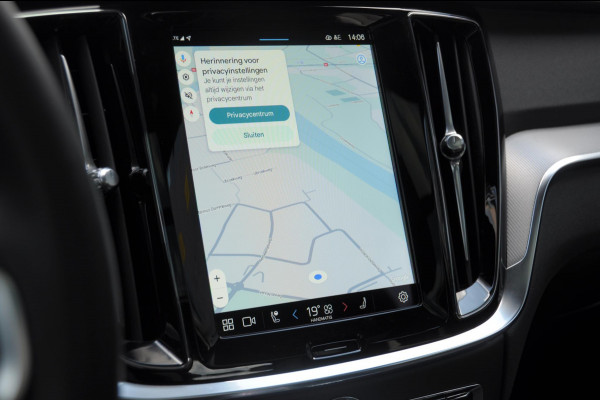Volvo V60 T6 350PK Automaat AWD Plus Dark / Adaptive cruise control / Elektrische stoelen / Harman Kardon audio / Trekhaak / Pilot assist / BLIS / Stoel en stuur verwarming / Elektrische achterklep / Parkeersensoren met 360 camera / Google infotainment