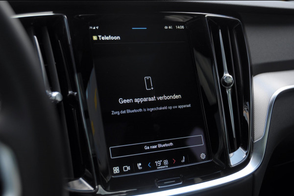 Volvo V60 T6 350PK Automaat AWD Plus Dark / Adaptive cruise control / Elektrische stoelen / Harman Kardon audio / Trekhaak / Pilot assist / BLIS / Stoel en stuur verwarming / Elektrische achterklep / Parkeersensoren met 360 camera / Google infotainment