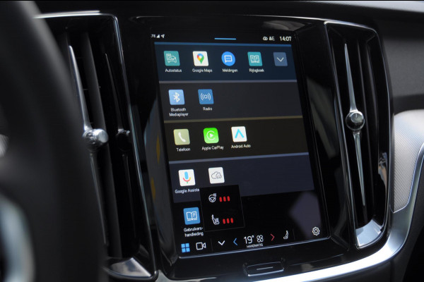 Volvo V60 T6 350PK Automaat AWD Plus Dark / Adaptive cruise control / Elektrische stoelen / Harman Kardon audio / Trekhaak / Pilot assist / BLIS / Stoel en stuur verwarming / Elektrische achterklep / Parkeersensoren met 360 camera / Google infotainment