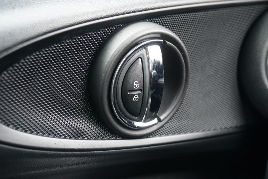 MINI Clubman 1.5 Cooper Chili Serious Business + LED / ADAPTIEVE SCHOKDEMPERS / CLIMATE CONTROL / SENSOREN MINI Clubman 1.5 Cooper Chili Serious Business + LED / ADAPTIEVE SCHOKDEMPERS / CLIMATE CONTROL / SENSOREN