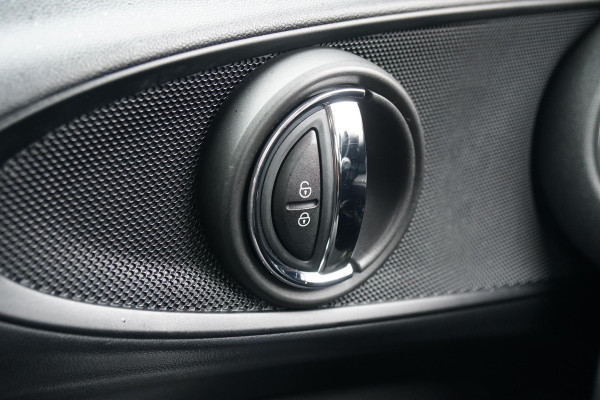 MINI Clubman 1.5 Cooper Chili Serious Business + LED / ADAPTIEVE SCHOKDEMPERS / CLIMATE CONTROL / SENSOREN MINI Clubman 1.5 Cooper Chili Serious Business + LED / ADAPTIEVE SCHOKDEMPERS / CLIMATE CONTROL / SENSOREN