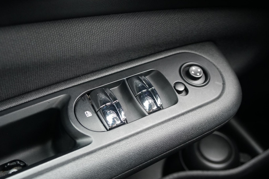 MINI Clubman 1.5 Cooper Chili Serious Business + LED / ADAPTIEVE SCHOKDEMPERS / CLIMATE CONTROL / SENSOREN MINI Clubman 1.5 Cooper Chili Serious Business + LED / ADAPTIEVE SCHOKDEMPERS / CLIMATE CONTROL / SENSOREN