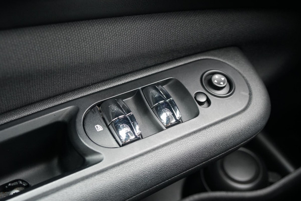 MINI Clubman 1.5 Cooper Chili Serious Business + LED / ADAPTIEVE SCHOKDEMPERS / CLIMATE CONTROL / SENSOREN MINI Clubman 1.5 Cooper Chili Serious Business + LED / ADAPTIEVE SCHOKDEMPERS / CLIMATE CONTROL / SENSOREN