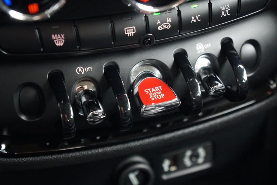 MINI Clubman 1.5 Cooper Chili Serious Business + LED / ADAPTIEVE SCHOKDEMPERS / CLIMATE CONTROL / SENSOREN MINI Clubman 1.5 Cooper Chili Serious Business + LED / ADAPTIEVE SCHOKDEMPERS / CLIMATE CONTROL / SENSOREN