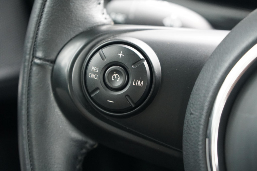 MINI Clubman 1.5 Cooper Chili Serious Business + LED / ADAPTIEVE SCHOKDEMPERS / CLIMATE CONTROL / SENSOREN MINI Clubman 1.5 Cooper Chili Serious Business + LED / ADAPTIEVE SCHOKDEMPERS / CLIMATE CONTROL / SENSOREN