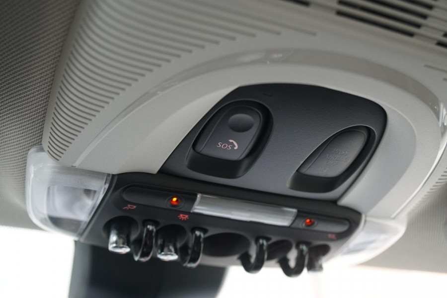 MINI Clubman 1.5 Cooper Chili Serious Business + LED / ADAPTIEVE SCHOKDEMPERS / CLIMATE CONTROL / SENSOREN MINI Clubman 1.5 Cooper Chili Serious Business + LED / ADAPTIEVE SCHOKDEMPERS / CLIMATE CONTROL / SENSOREN