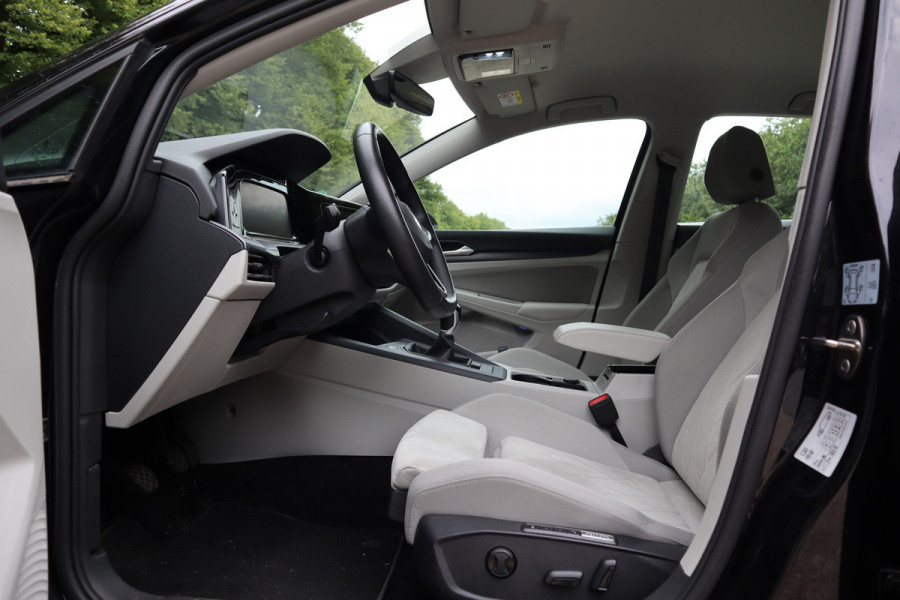 Volkswagen Golf 1.5 TSI Style | Massage | Virtual cockpit | Sfeerverlichting |