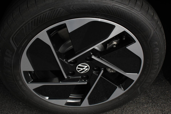 Volkswagen ID.3 Pro Edition 204pk | Warmtepomp | 18"Lichtmetalen Velgen | Navigatie | Camera | Adaptive Cruise Control | Climate Control