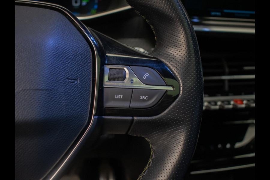 Peugeot e-2008 EV GT Pack 50 kWh Sport 3 FASE (PANORAMADAK,APPLE CARPLAY,LED,NAVI,3D CAMERA,ALCANTARA,DODE HOEK,NETTESTAAT)