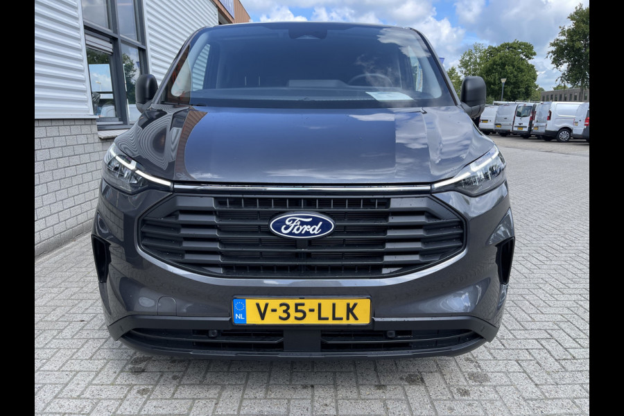 Ford Transit Custom 320 2.0 TDCI 136pk L2H1 Trend DC 6 persoons / NIEUW / BPM vrij! / rijklaar € 39.950 ex btw / lease vanaf € 715 / airco / cruise / camera / metallic lak / led koplampen / euro 6