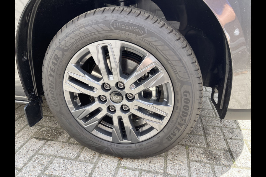 Ford Transit Custom 320 2.0 TDCI 136pk L2H1 Trend DC 6 persoons / NIEUW / BPM vrij! / rijklaar € 39.950 ex btw / lease vanaf € 715 / airco / cruise / camera / metallic lak / led koplampen / euro 6