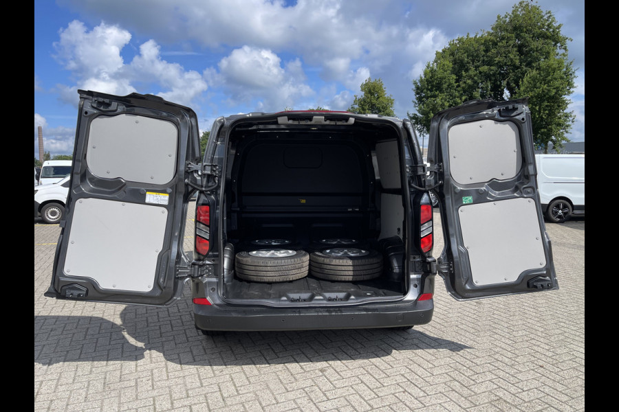 Ford Transit Custom 320 2.0 TDCI 136pk L2H1 Trend DC 6 persoons / NIEUW / BPM vrij! / rijklaar € 39.950 ex btw / lease vanaf € 715 / airco / cruise / camera / metallic lak / led koplampen / euro 6