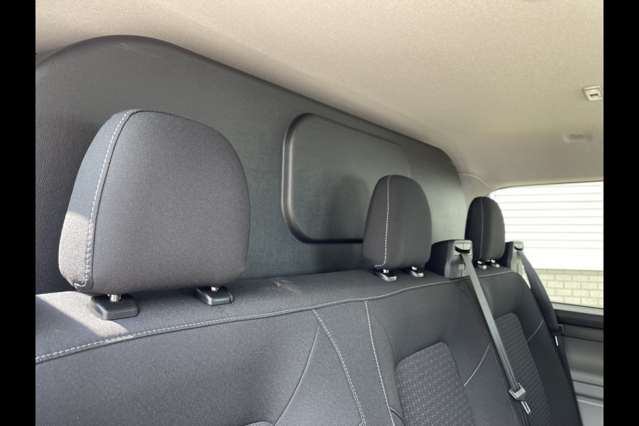Ford Transit Custom 320 2.0 TDCI 136pk L2H1 Trend DC 6 persoons / NIEUW / BPM vrij! / rijklaar € 39.950 ex btw / lease vanaf € 715 / airco / cruise / camera / metallic lak / led koplampen / euro 6