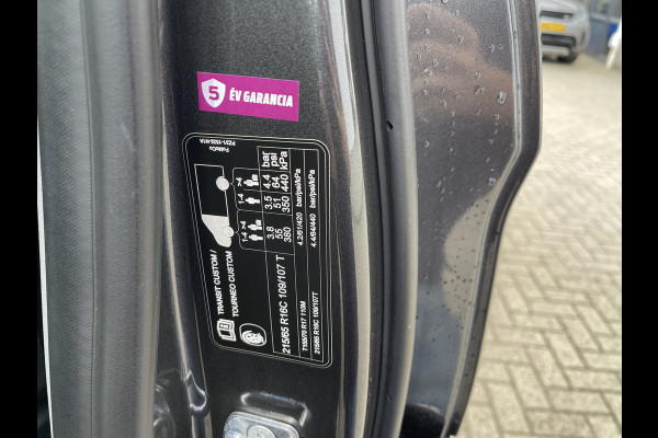 Ford Transit Custom 320 2.0 TDCI 136pk L2H1 Trend DC 6 persoons / NIEUW / BPM vrij! / rijklaar € 39.950 ex btw / lease vanaf € 715 / airco / cruise / camera / metallic lak / led koplampen / euro 6