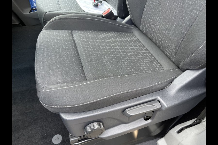 Ford Transit Custom 320 2.0 TDCI 136pk L2H1 Trend DC 6 persoons / NIEUW / BPM vrij! / rijklaar € 39.950 ex btw / lease vanaf € 715 / airco / cruise / camera / metallic lak / led koplampen / euro 6