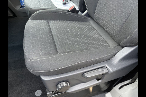 Ford Transit Custom 320 2.0 TDCI 136pk L2H1 Trend DC 6 persoons / NIEUW / BPM vrij! / rijklaar € 39.950 ex btw / lease vanaf € 715 / airco / cruise / camera / metallic lak / led koplampen / euro 6