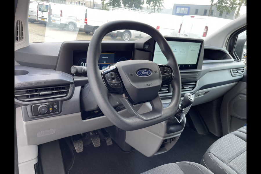 Ford Transit Custom 320 2.0 TDCI 136pk L2H1 Trend DC 6 persoons / NIEUW / BPM vrij! / rijklaar € 39.950 ex btw / lease vanaf € 715 / airco / cruise / camera / metallic lak / led koplampen / euro 6