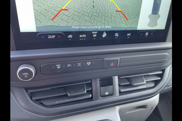 Ford Transit Custom 320 2.0 TDCI 136pk L2H1 Trend DC 6 persoons / NIEUW / BPM vrij! / rijklaar € 39.950 ex btw / lease vanaf € 715 / airco / cruise / camera / metallic lak / led koplampen / euro 6