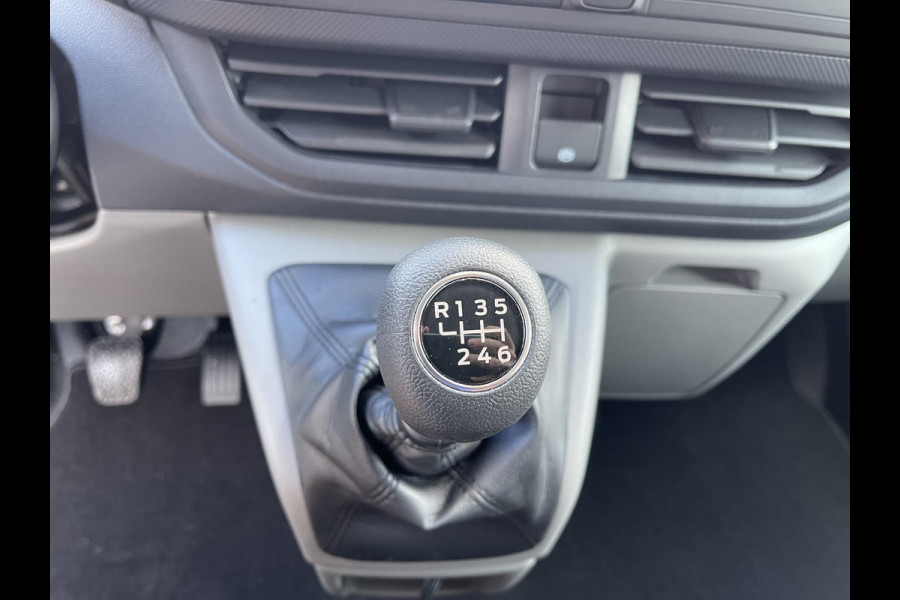 Ford Transit Custom 320 2.0 TDCI 136pk L2H1 Trend DC 6 persoons / NIEUW / BPM vrij! / rijklaar € 39.950 ex btw / lease vanaf € 715 / airco / cruise / camera / metallic lak / led koplampen / euro 6