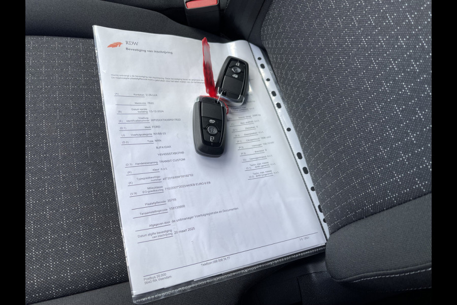 Ford Transit Custom 320 2.0 TDCI 136pk L2H1 Trend DC 6 persoons / NIEUW / BPM vrij! / rijklaar € 39.950 ex btw / lease vanaf € 715 / airco / cruise / camera / metallic lak / led koplampen / euro 6