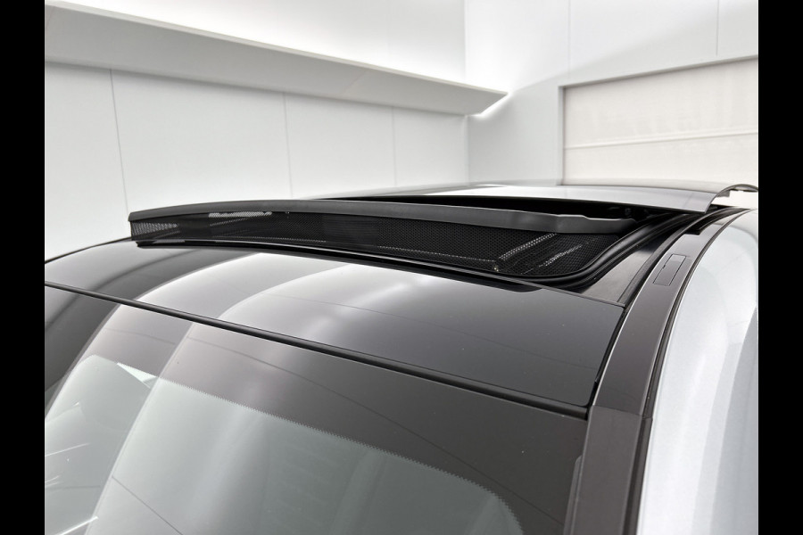 Mercedes-Benz GLC Coupé 300 e 4MATIC AMG Plug-In Hybride | Lichtmetalen velgen 5 spaaks AMG | Panoramadak | DIGITAL LIGHT | KEYLESS GO-comfortpakket | Parkeerpakket met 360°-camera | inclusief 24 maanden MB Certified garantie voor Europa.