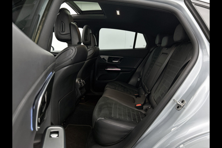 Mercedes-Benz GLC Coupé 300 e 4MATIC AMG Plug-In Hybride | Lichtmetalen velgen 5 spaaks AMG | Panoramadak | DIGITAL LIGHT | KEYLESS GO-comfortpakket | Parkeerpakket met 360°-camera | inclusief 24 maanden MB Certified garantie voor Europa.