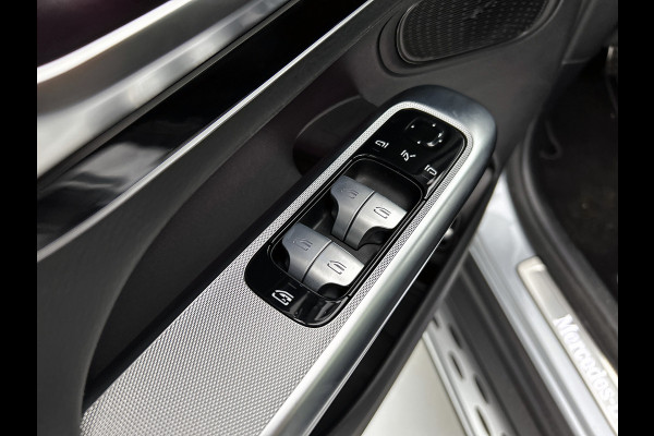 Mercedes-Benz GLC Coupé 300 e 4MATIC AMG Plug-In Hybride | Lichtmetalen velgen 5 spaaks AMG | Panoramadak | DIGITAL LIGHT | KEYLESS GO-comfortpakket | Parkeerpakket met 360°-camera | inclusief 24 maanden MB Certified garantie voor Europa.