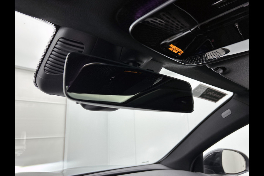 Mercedes-Benz GLC Coupé 300 e 4MATIC AMG Plug-In Hybride | Lichtmetalen velgen 5 spaaks AMG | Panoramadak | DIGITAL LIGHT | KEYLESS GO-comfortpakket | Parkeerpakket met 360°-camera | inclusief 24 maanden MB Certified garantie voor Europa.