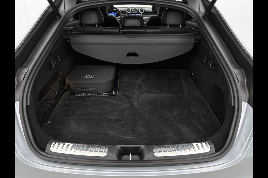Mercedes-Benz GLC Coupé 300 e 4MATIC AMG Plug-In Hybride | Lichtmetalen velgen 5 spaaks AMG | Panoramadak | DIGITAL LIGHT | KEYLESS GO-comfortpakket | Parkeerpakket met 360°-camera | inclusief 24 maanden MB Certified garantie voor Europa.