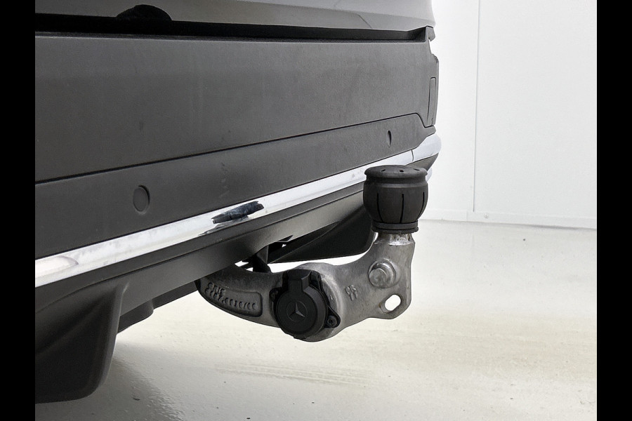 Mercedes-Benz GLC 300 e 4MATIC Business Solution AMG | Panoramadak | Lichtmetalen velgen | Navigatie | Parking support | camera achter | Inclusief 24 maanden MB Certified garantie voor Europa.
