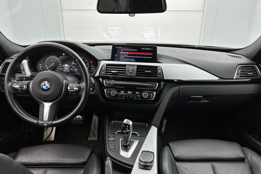 BMW 3 Serie Touring 318i M Sport Corporate Lease(NL-auto, Dealer onderH, Trekhaak, Navi Pro, StoelV, Leer, Climate Con, Etc)