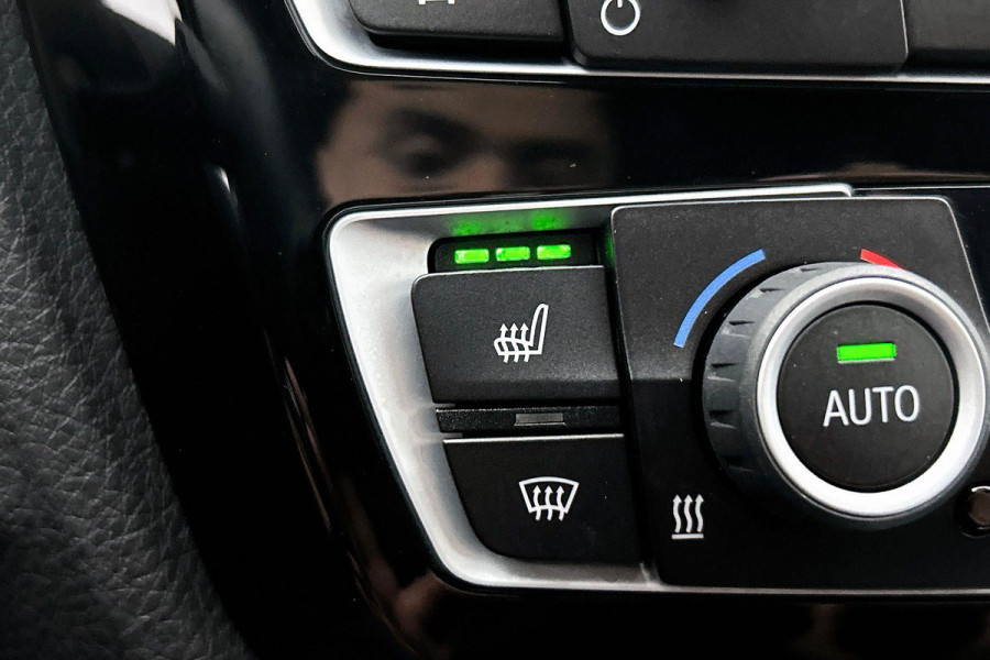 BMW 3 Serie Touring 318i M Sport Corporate Lease(NL-auto, Dealer onderH, Trekhaak, Navi Pro, StoelV, Leer, Climate Con, Etc)