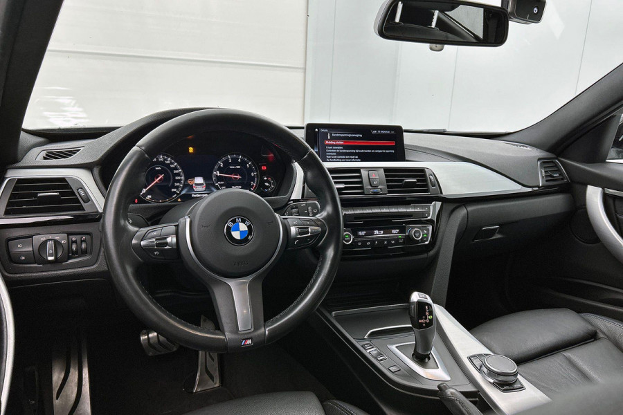 BMW 3 Serie Touring 318i M Sport Corporate Lease(NL-auto, Dealer onderH, Trekhaak, Navi Pro, StoelV, Leer, Climate Con, Etc)