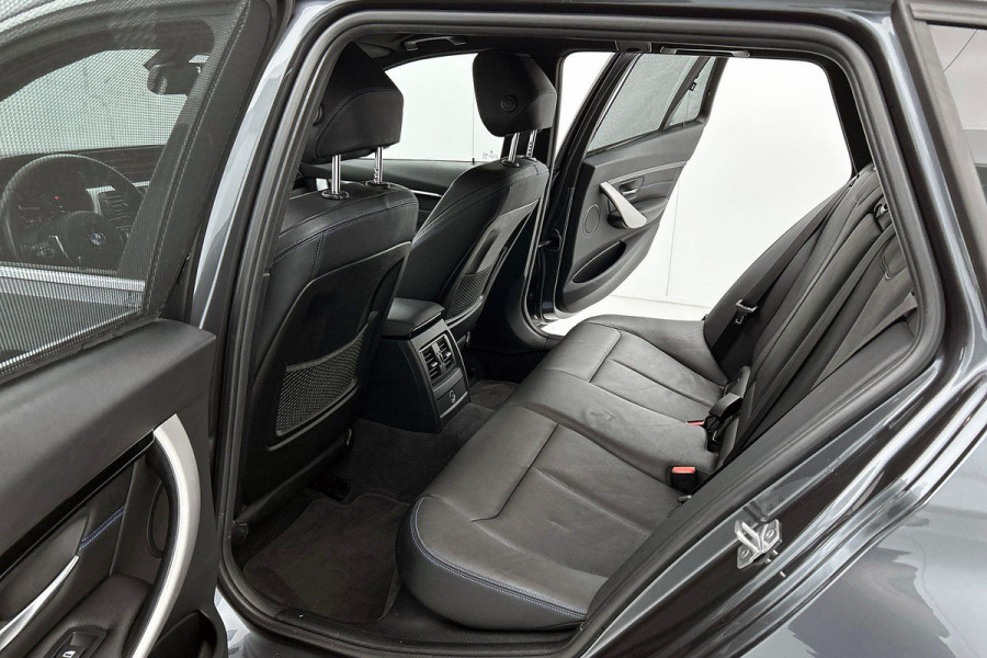 BMW 3 Serie Touring 318i M Sport Corporate Lease(NL-auto, Dealer onderH, Trekhaak, Navi Pro, StoelV, Leer, Climate Con, Etc)