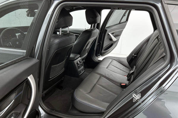 BMW 3 Serie Touring 318i M Sport Corporate Lease(NL-auto, Dealer onderH, Trekhaak, Navi Pro, StoelV, Leer, Climate Con, Etc)
