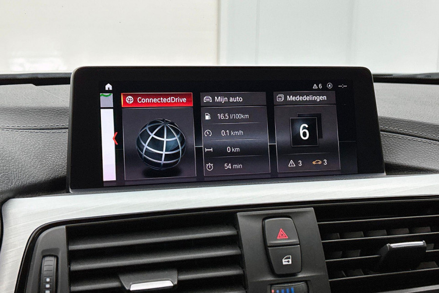 BMW 3 Serie Touring 318i M Sport Corporate Lease(NL-auto, Dealer onderH, Trekhaak, Navi Pro, StoelV, Leer, Climate Con, Etc)