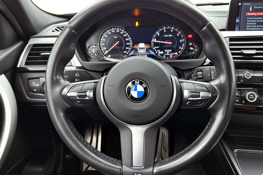 BMW 3 Serie Touring 318i M Sport Corporate Lease(NL-auto, Dealer onderH, Trekhaak, Navi Pro, StoelV, Leer, Climate Con, Etc)