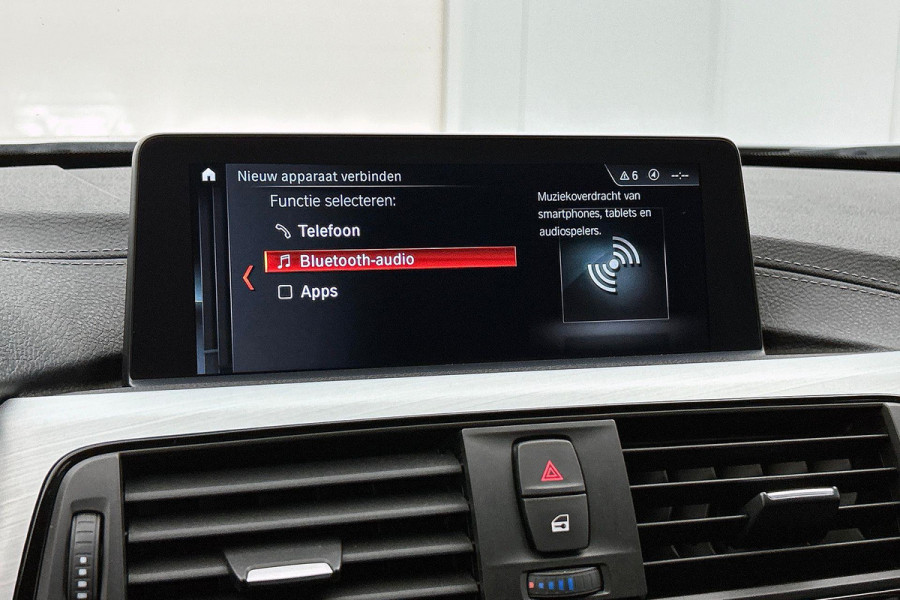 BMW 3 Serie Touring 318i M Sport Corporate Lease(NL-auto, Dealer onderH, Trekhaak, Navi Pro, StoelV, Leer, Climate Con, Etc)