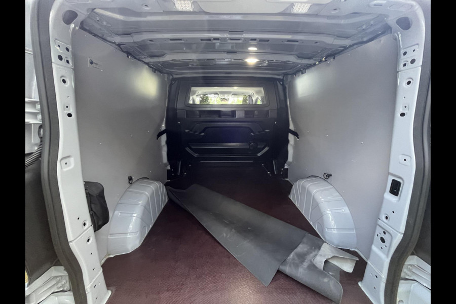 Ford Transit Custom 320 2.0 TDCI L2H1 Limited SCI | 136pk Automaat | DC | Adaptieve Cruise | Stoelverwarming | Achteruitrijcamera | Trekhaak | Dubbele Cabine