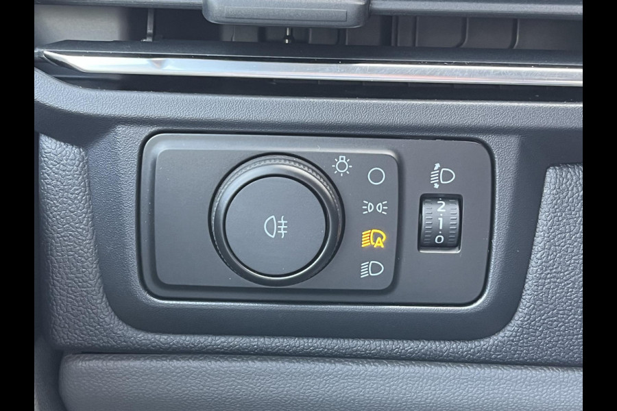 Ford Transit Custom 320 2.0 TDCI L2H1 Limited SCI | 136pk Automaat | DC | Adaptieve Cruise | Stoelverwarming | Achteruitrijcamera | Trekhaak | Dubbele Cabine