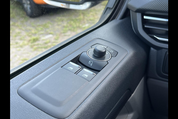 Ford Transit Custom 320 2.0 TDCI L2H1 Limited SCI | 136pk Automaat | DC | Adaptieve Cruise | Stoelverwarming | Achteruitrijcamera | Trekhaak | Dubbele Cabine
