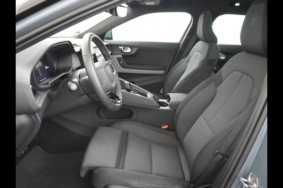 Polestar 2 AUT. 408 pk Long Range Dual Motor 78kWh Trekhaak Panoramadak Keyless-Start-Open(via GSM!) Electr.Stoelen Verwarmd+Achterbank+Stu Verkeersbord detectie Regen-Lichtsensor Virtual-Cockpit Home-Link Uitparkeer+Bots waarschuwing Autonoom-Rem Lane Assist Keyless Connected services Draadloze telefoonlader 1.500kg Trekvermogen 660Nm! €61.000 nieuw!