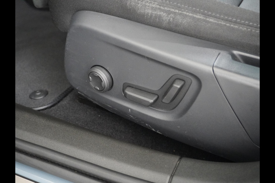 Polestar 2 AUT. 408 pk Long Range Dual Motor 78kWh Trekhaak Panoramadak Keyless-Start-Open(via GSM!) Electr.Stoelen Verwarmd+Achterbank+Stu Verkeersbord detectie Regen-Lichtsensor Virtual-Cockpit Home-Link Uitparkeer+Bots waarschuwing Autonoom-Rem Lane Assist Keyless Connected services Draadloze telefoonlader 1.500kg Trekvermogen 660Nm! €61.000 nieuw!