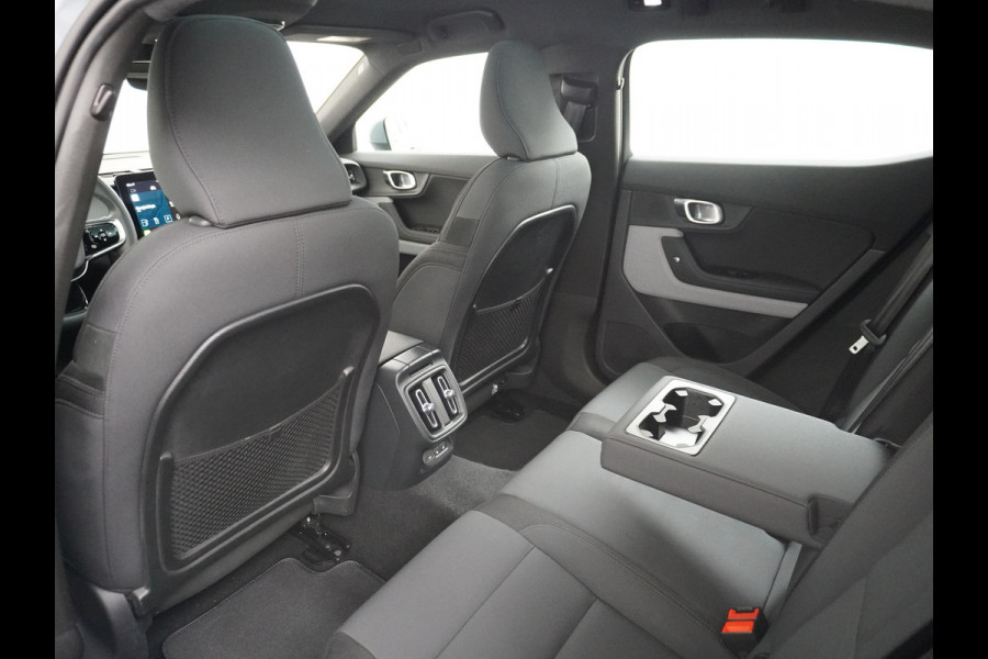 Polestar 2 AUT. 408 pk Long Range Dual Motor 78kWh Trekhaak Panoramadak Keyless-Start-Open(via GSM!) Electr.Stoelen Verwarmd+Achterbank+Stu Verkeersbord detectie Regen-Lichtsensor Virtual-Cockpit Home-Link Uitparkeer+Bots waarschuwing Autonoom-Rem Lane Assist Keyless Connected services Draadloze telefoonlader 1.500kg Trekvermogen 660Nm! €61.000 nieuw!